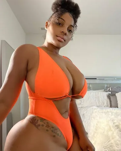 Esther, 24 ans, rencontre à Saint-Laurent-du-Maroni
