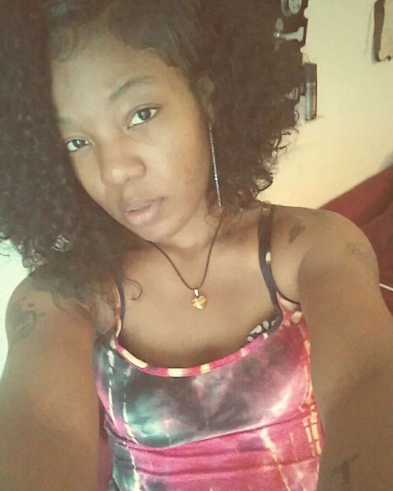 Esther, 23 ans, rencontre au Mans